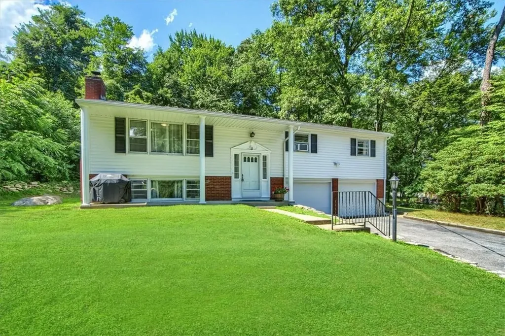 32 Ona Lane New Windsor NY 12553