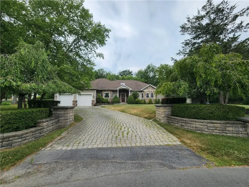 19 Thomas Jefferson Place Middletown NY 10940