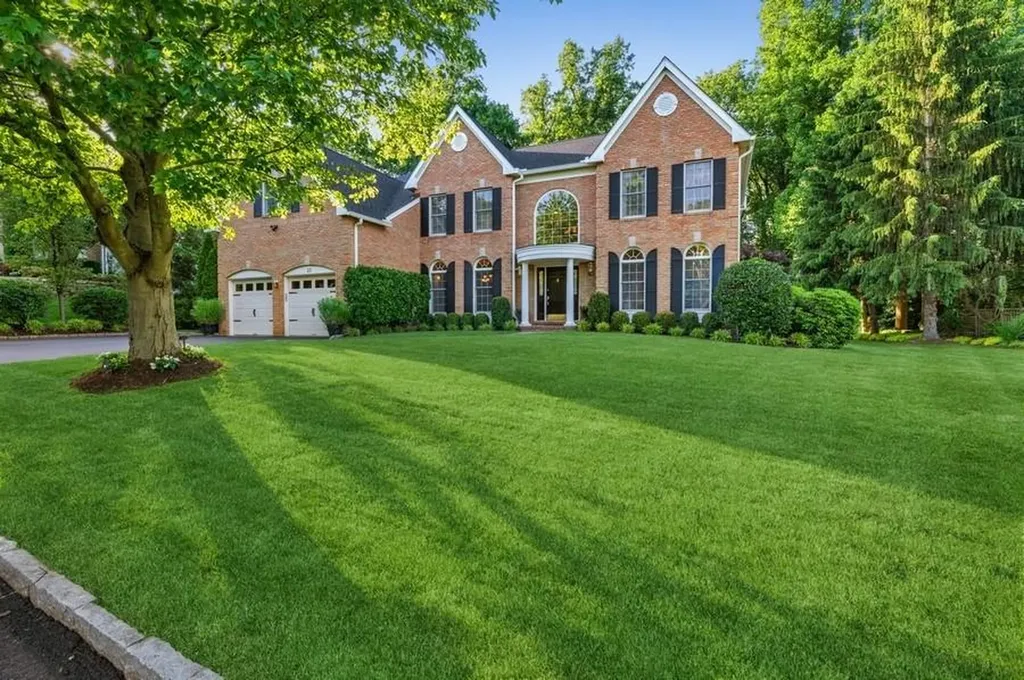 23 Eagle Court White Plains NY 10605