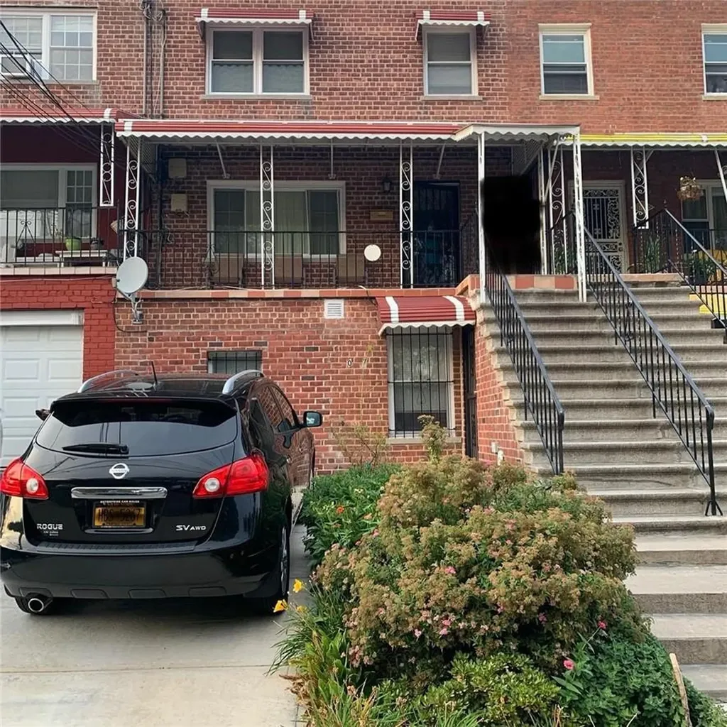 1037 E 221st Street Bronx NY 10469