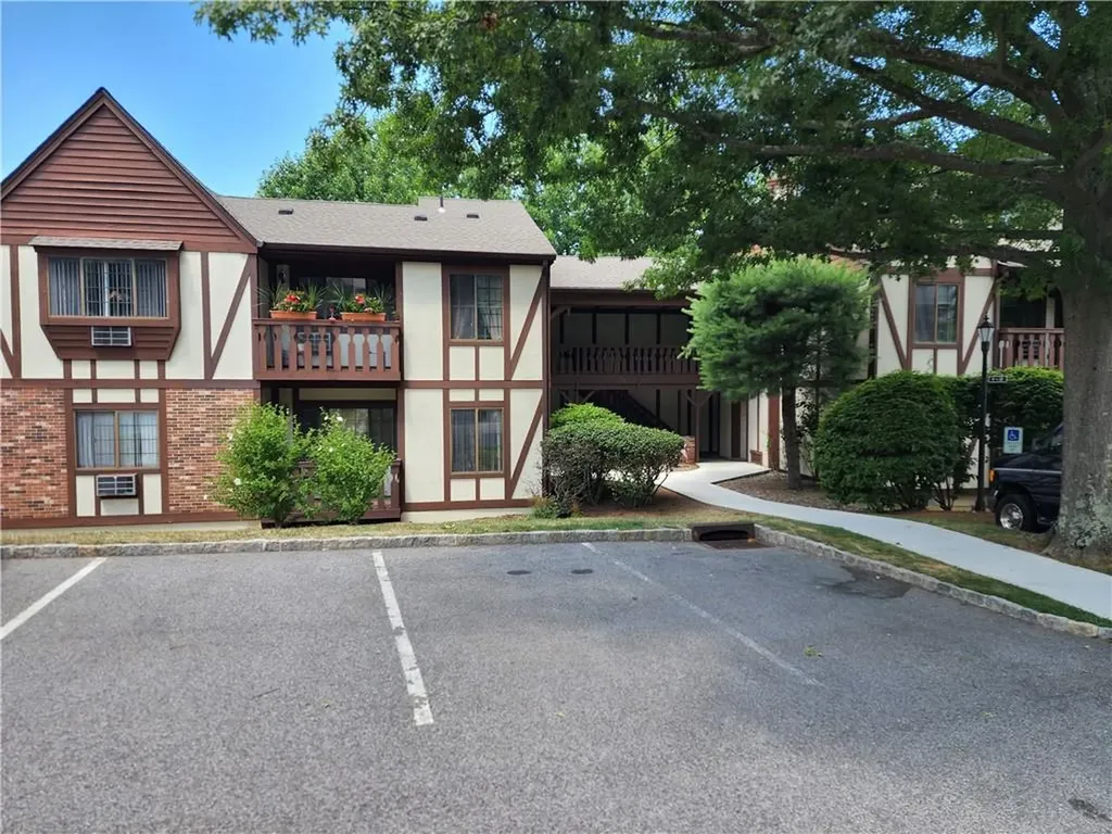 11 Foxwood Circle Mount Kisco NY 10549