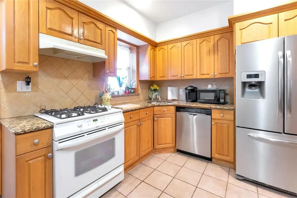 109 Aka 111 Sumner Avenue Yonkers NY 10704