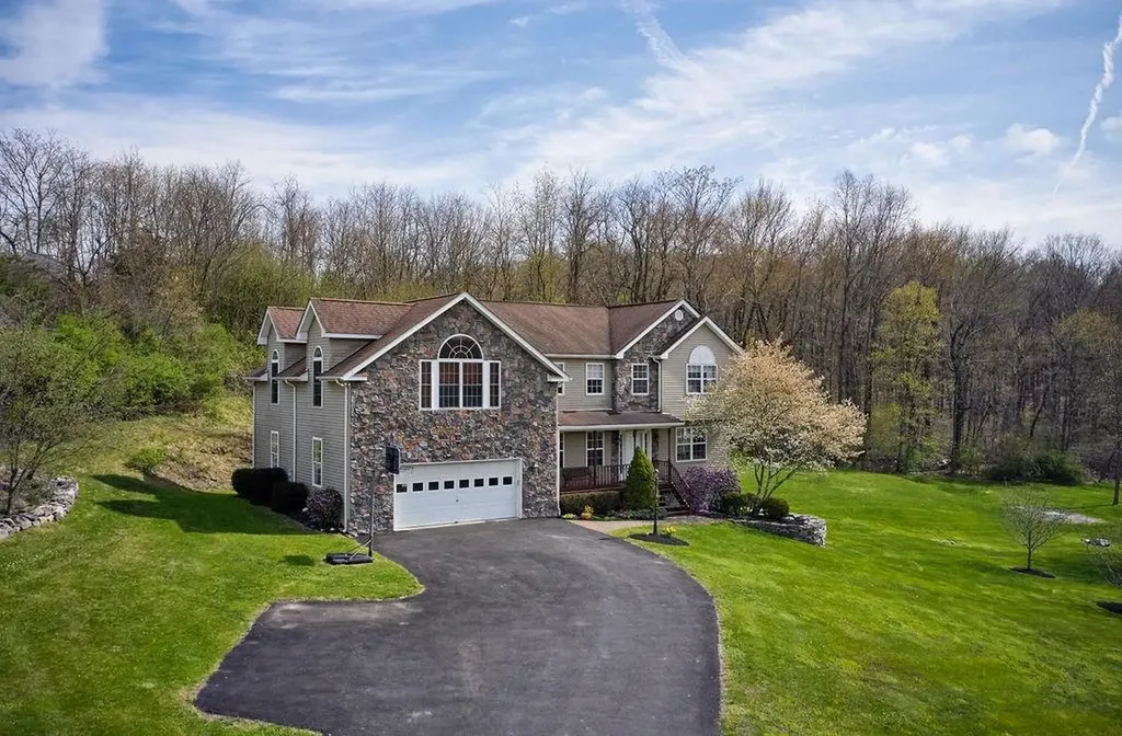 16 Wennington Drive Poughkeepsie NY 12603