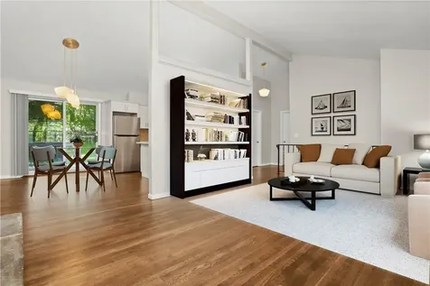 135 Lake Shore Drive Pleasantville NY 10570
