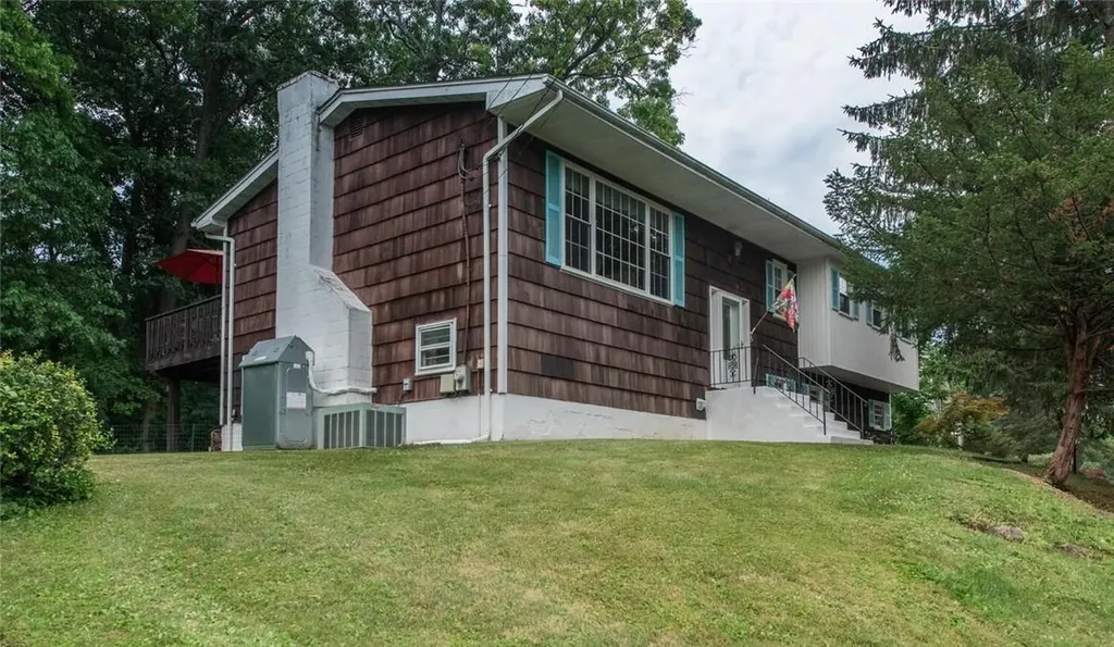11 Wayne Drive Poughkeepsie NY 12601