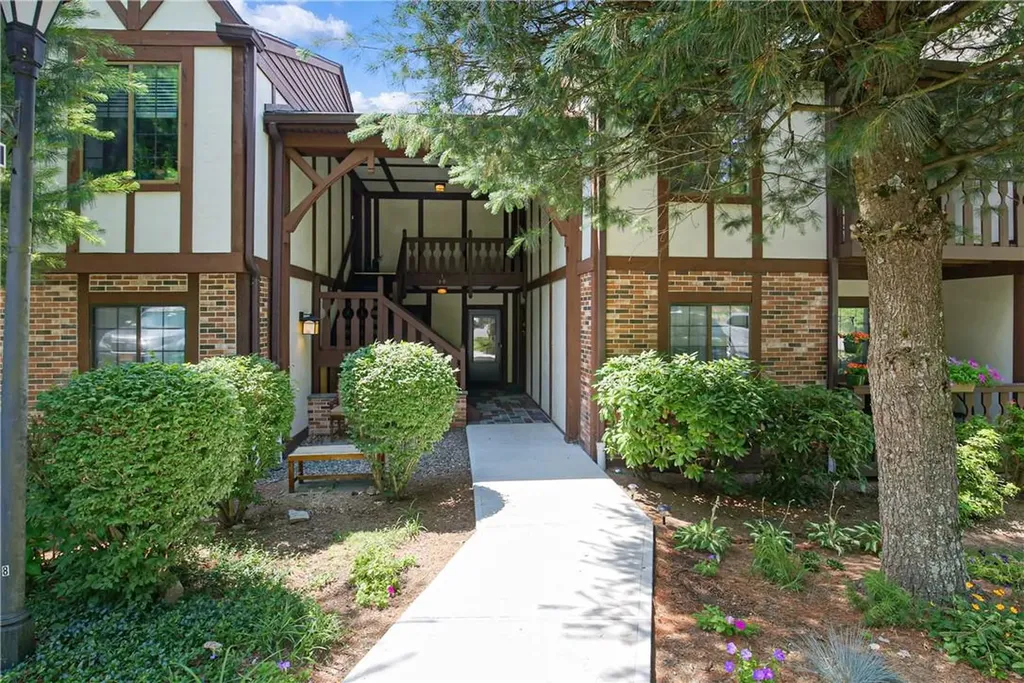 8 Foxwood Circle Mount Kisco NY 10549