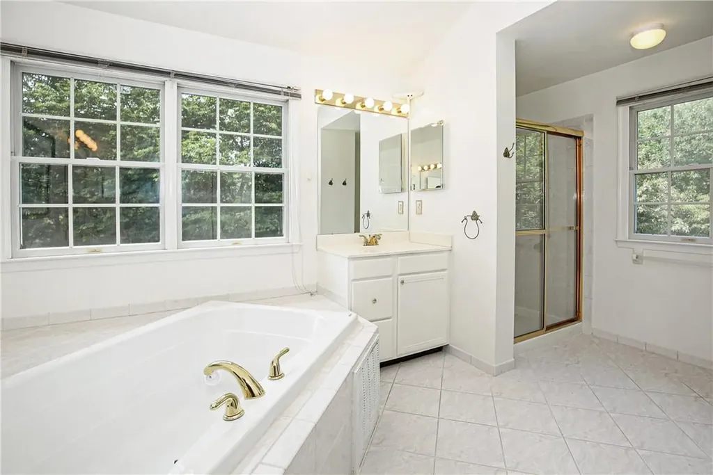 10 Pebble Beach Lane White Plains NY 10605