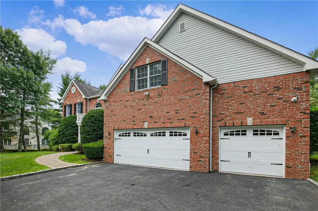 10 Pebble Beach Lane White Plains NY 10605