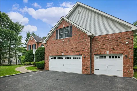 10 Pebble Beach Lane White Plains NY 10605