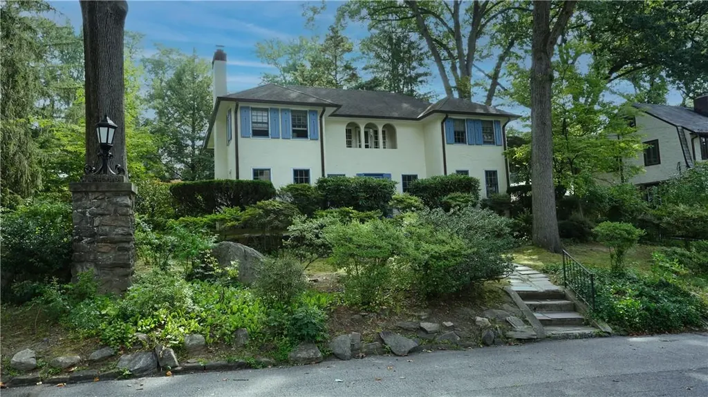 2 Aviemore Drive New Rochelle NY 10804