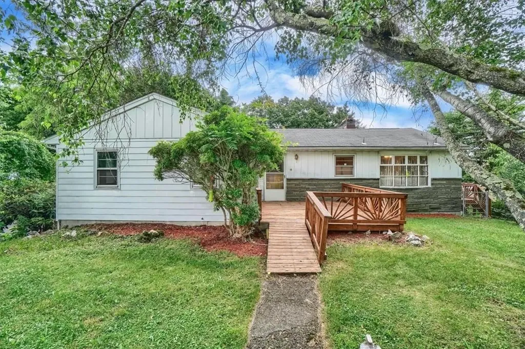 18 Robin Hill Drive Poughkeepsie NY 12603