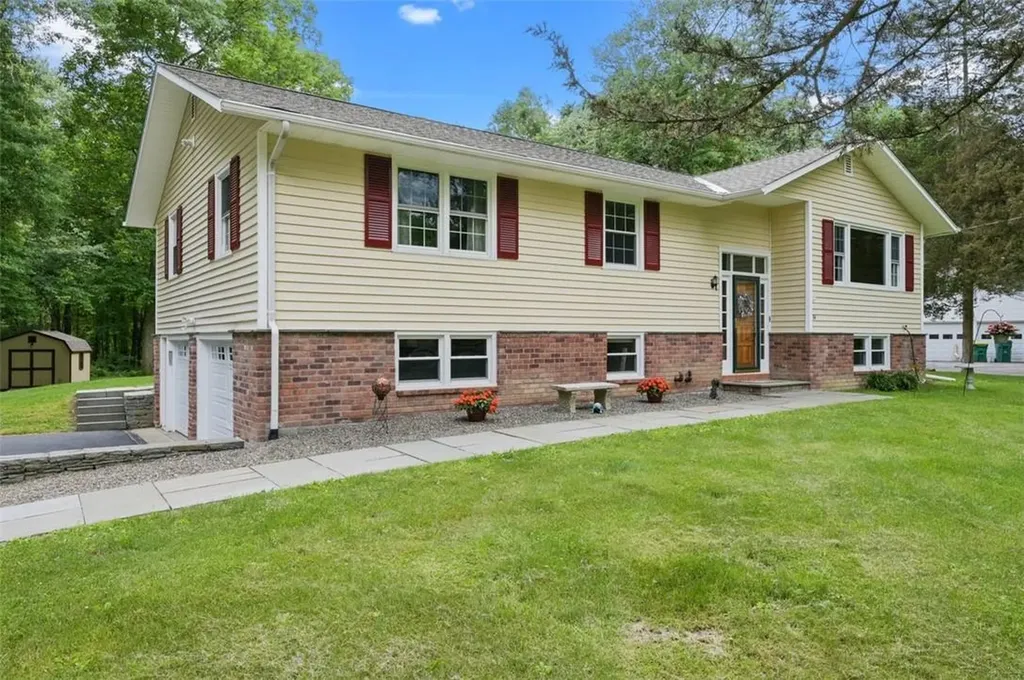 34 Aspinwall Road Red Hook NY 12571