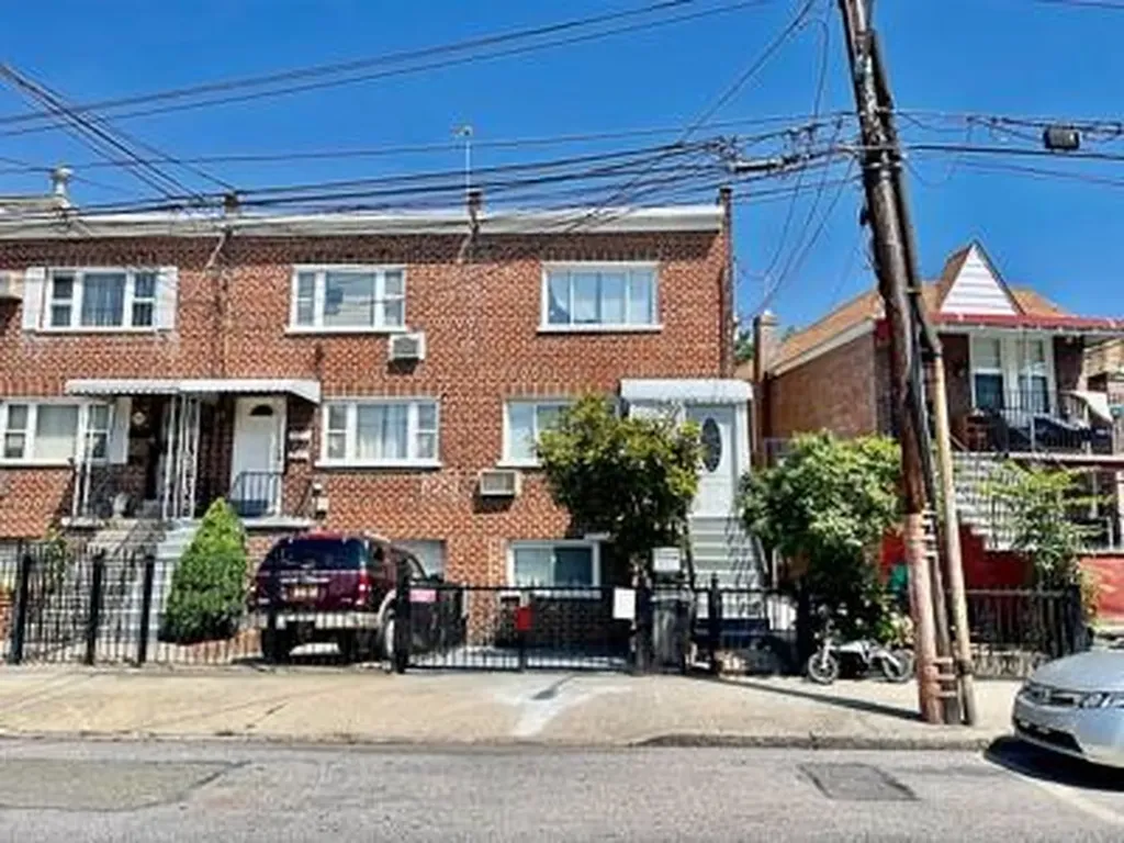 987 Sackett Avenue Bronx NY 10462