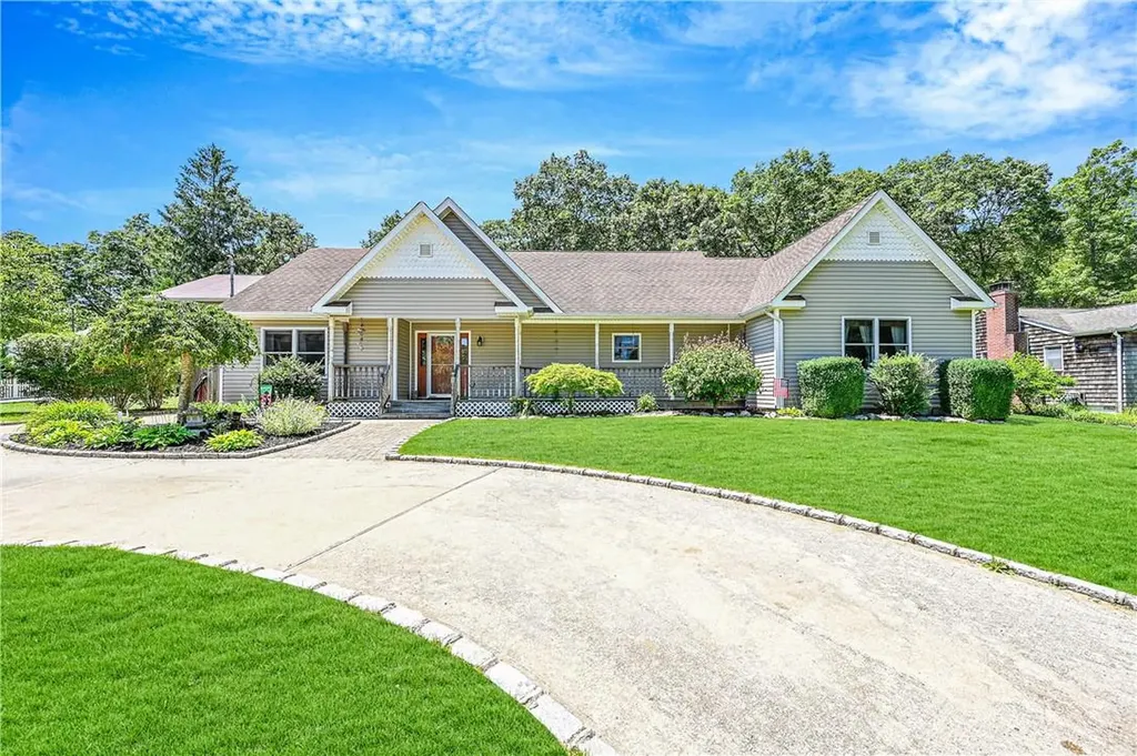 166 Lakeside Trail Ridge NY 11961