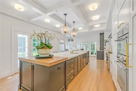 27 Petersville Road Mount Kisco NY 10549