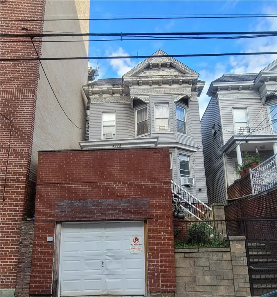 4112 Carpenter Avenue Bronx NY 10466