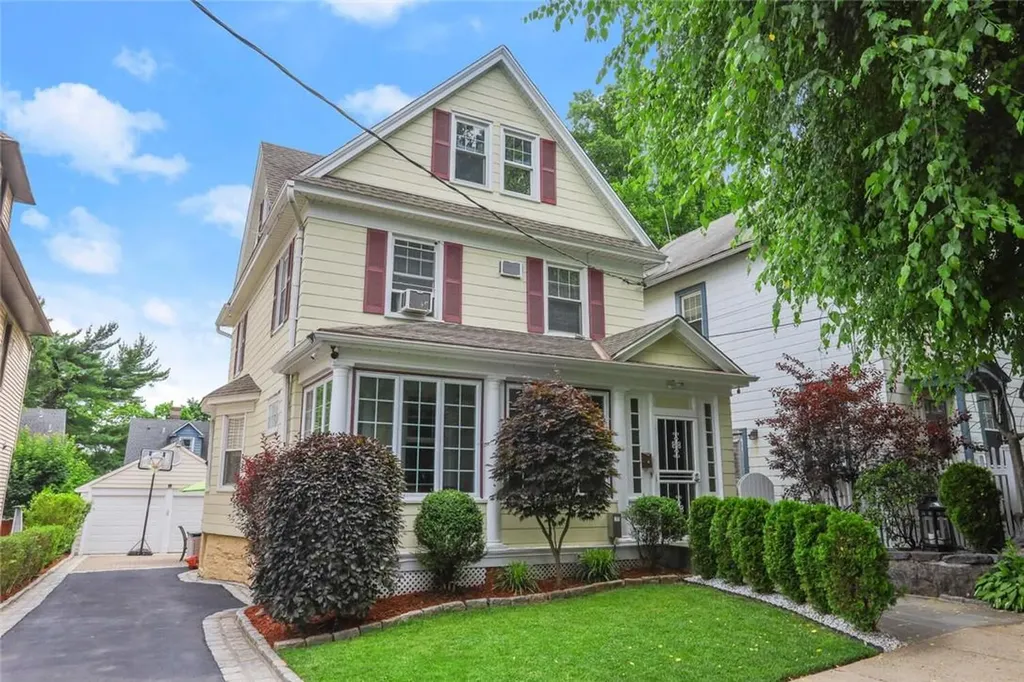 22 Island View Place New Rochelle NY 10801