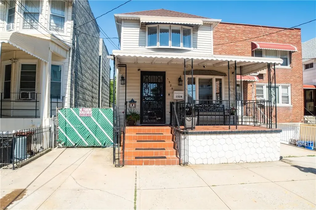 1524 Hone Avenue Bronx NY 10461