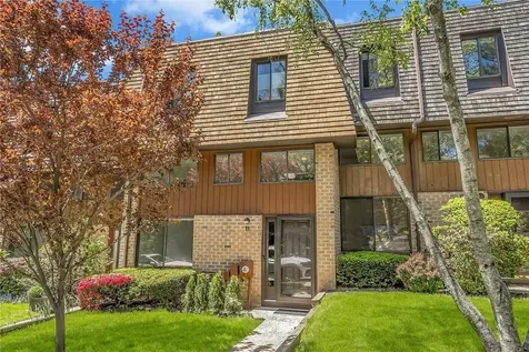 29 The Hamlet Pelham NY 10803