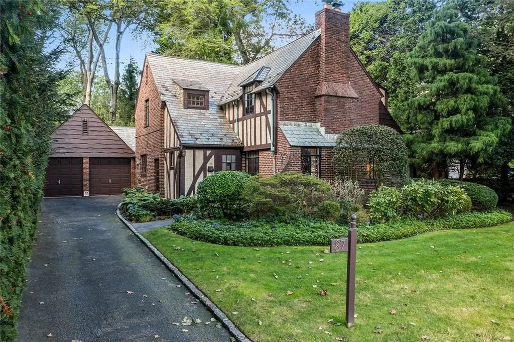 87 Bellows Lane Manhasset NY 11030