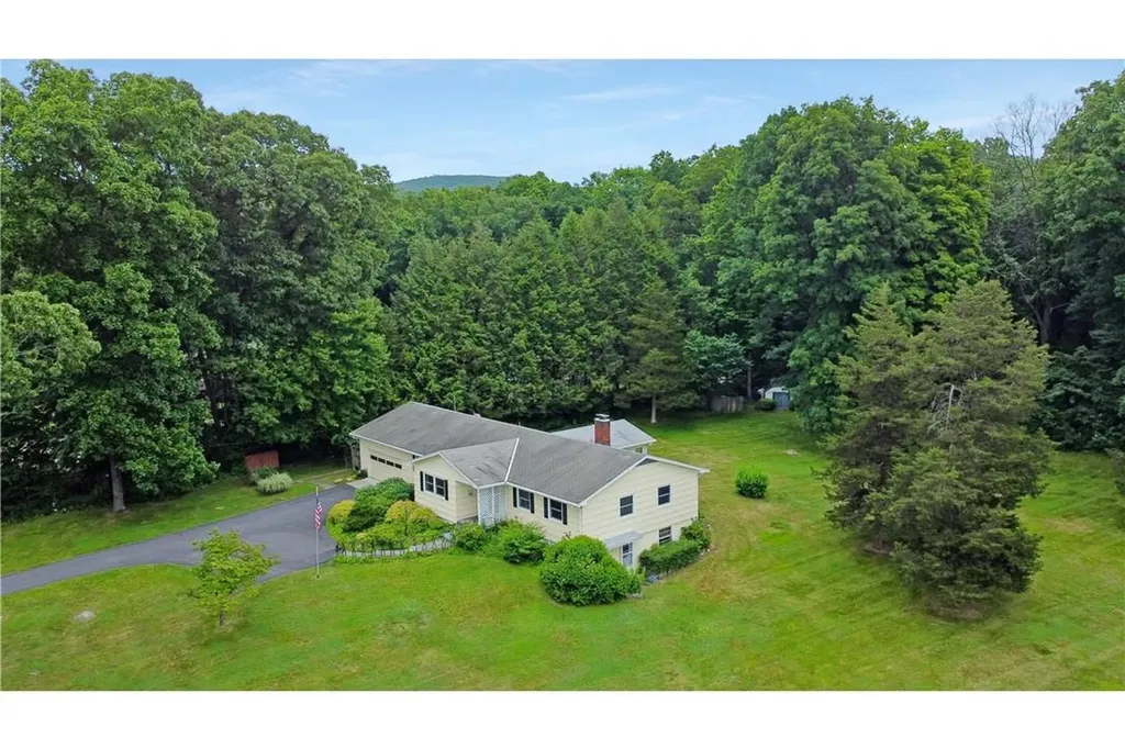 35 Clove Brook Drive Cold Spring NY 10516
