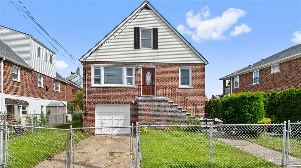 3281 Agar Place Bronx NY 10465