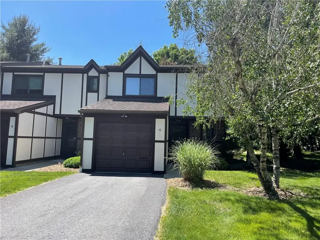 16 Topaz Run Poughkeepsie NY 12603