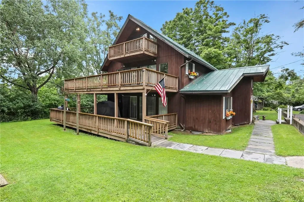 52 South Drive Saugerties NY 12477