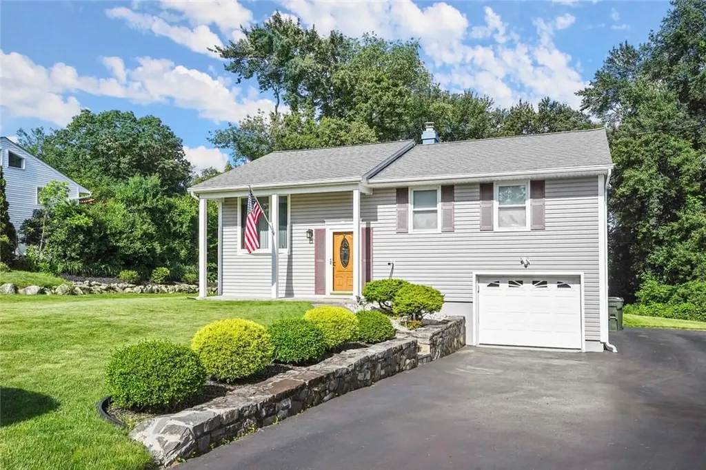 4 Pike Place Mahopac NY 10541