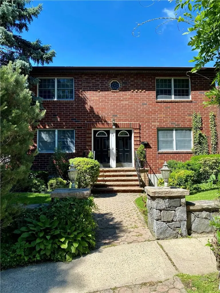 77 W Devonia Avenue Mount Vernon NY 10552