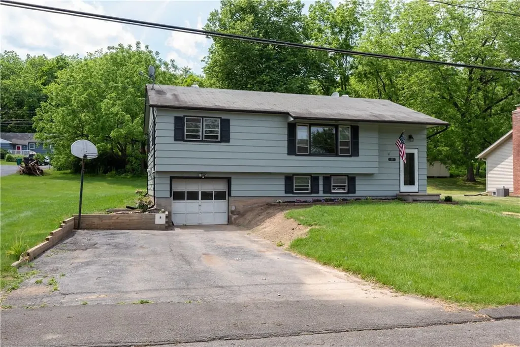 19 Parkside Drive Lake Katrine NY 12449