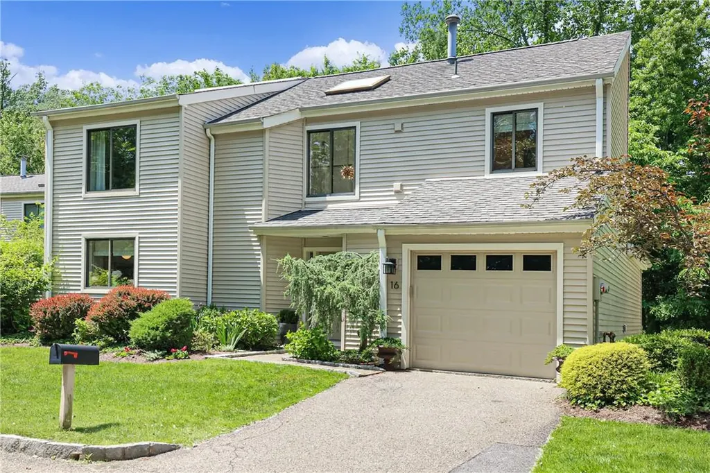 16 Brookwood Road New Rochelle NY 10804