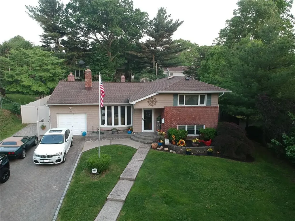 28 Genesee Drive Commack NY 11725