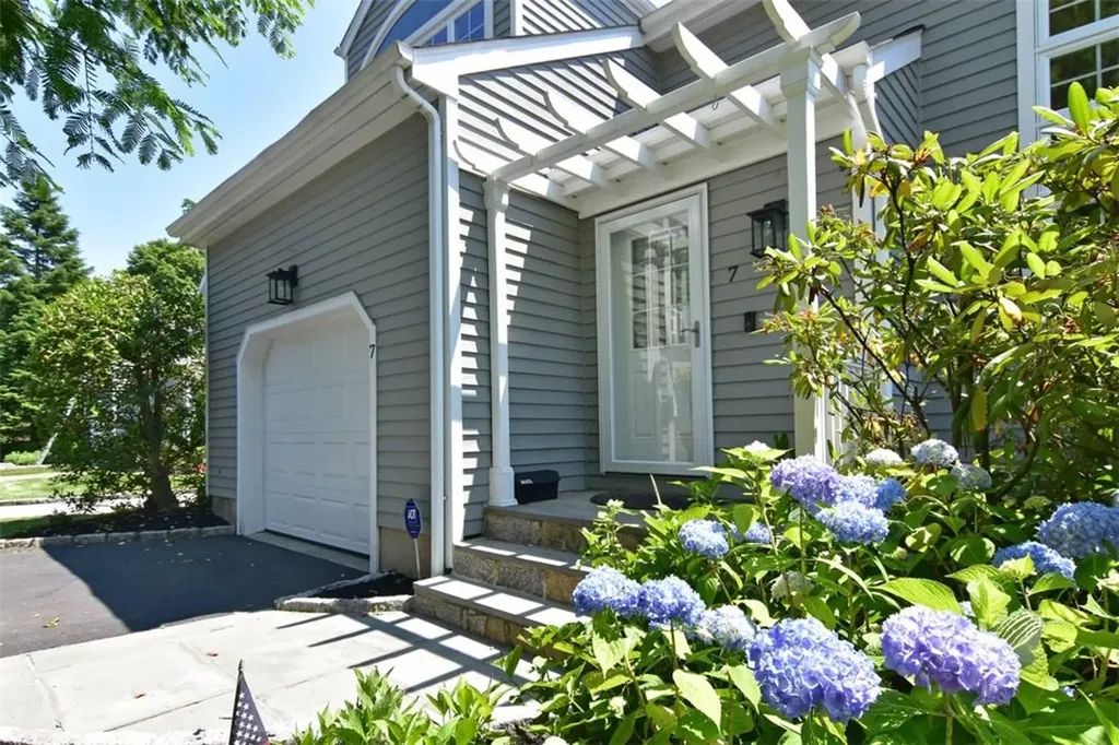 7 Pinewood Circle White Plains NY 10603
