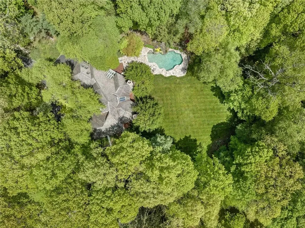 17 Tallwoods Road Armonk NY 10504