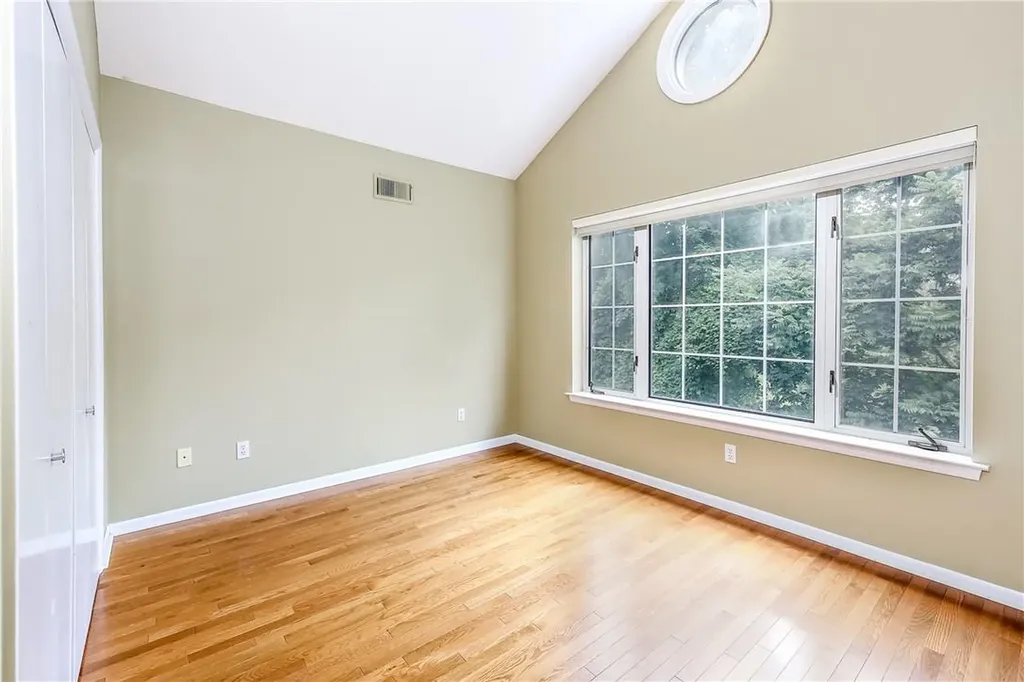 6 Pinewood Circle White Plains NY 10603