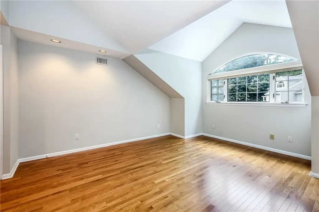 6 Pinewood Circle White Plains NY 10603