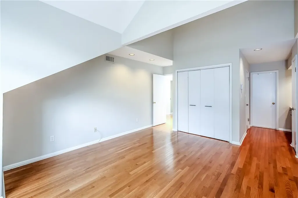 6 Pinewood Circle White Plains NY 10603