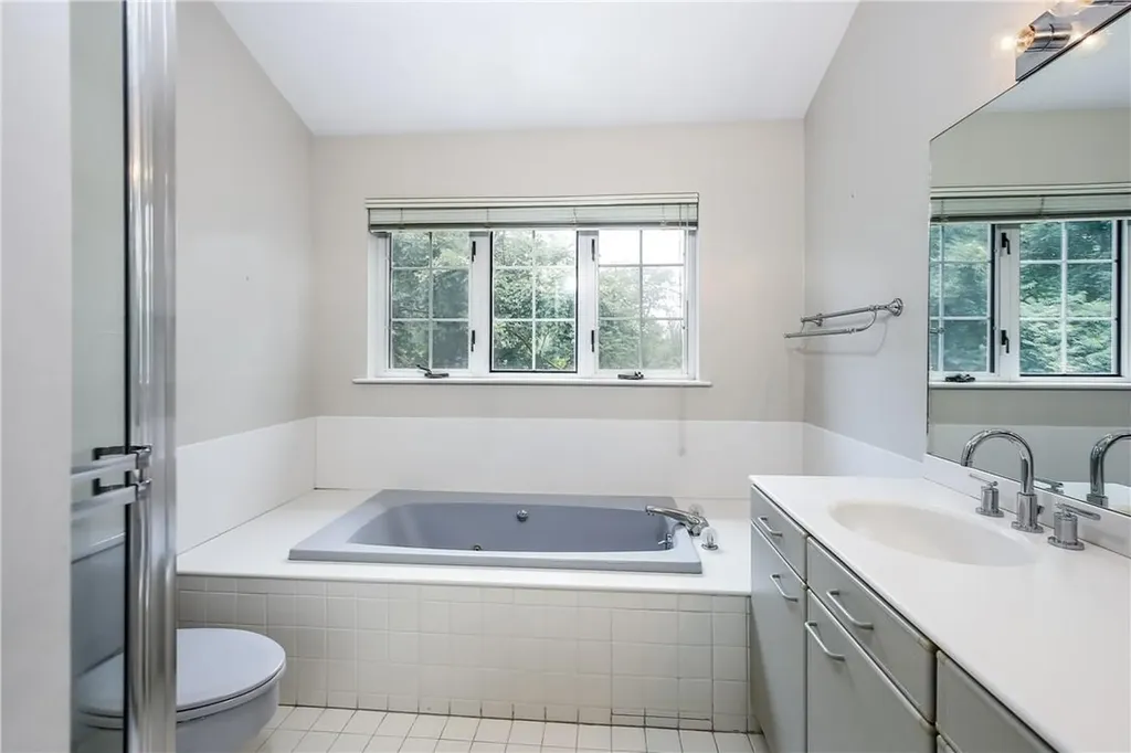 6 Pinewood Circle White Plains NY 10603