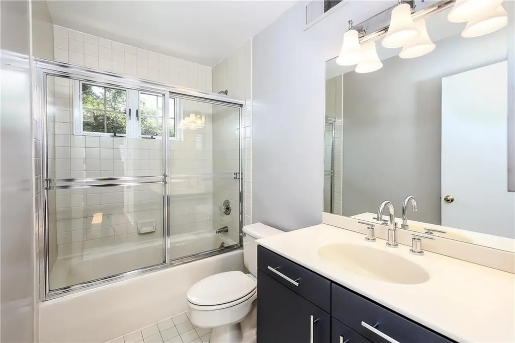 6 Pinewood Circle White Plains NY 10603
