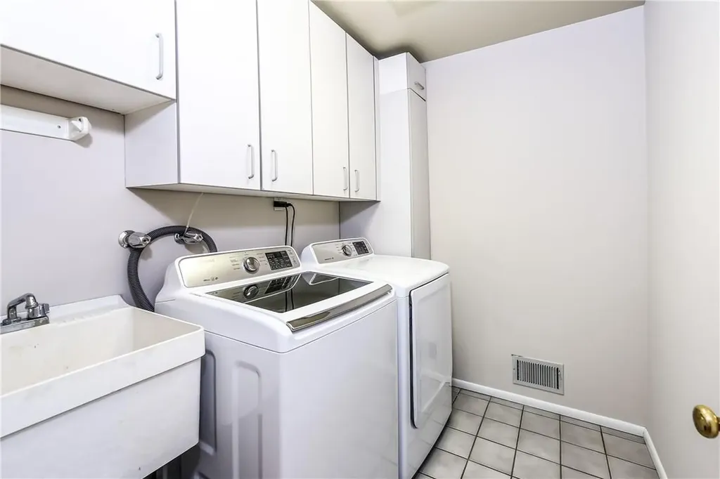 6 Pinewood Circle White Plains NY 10603