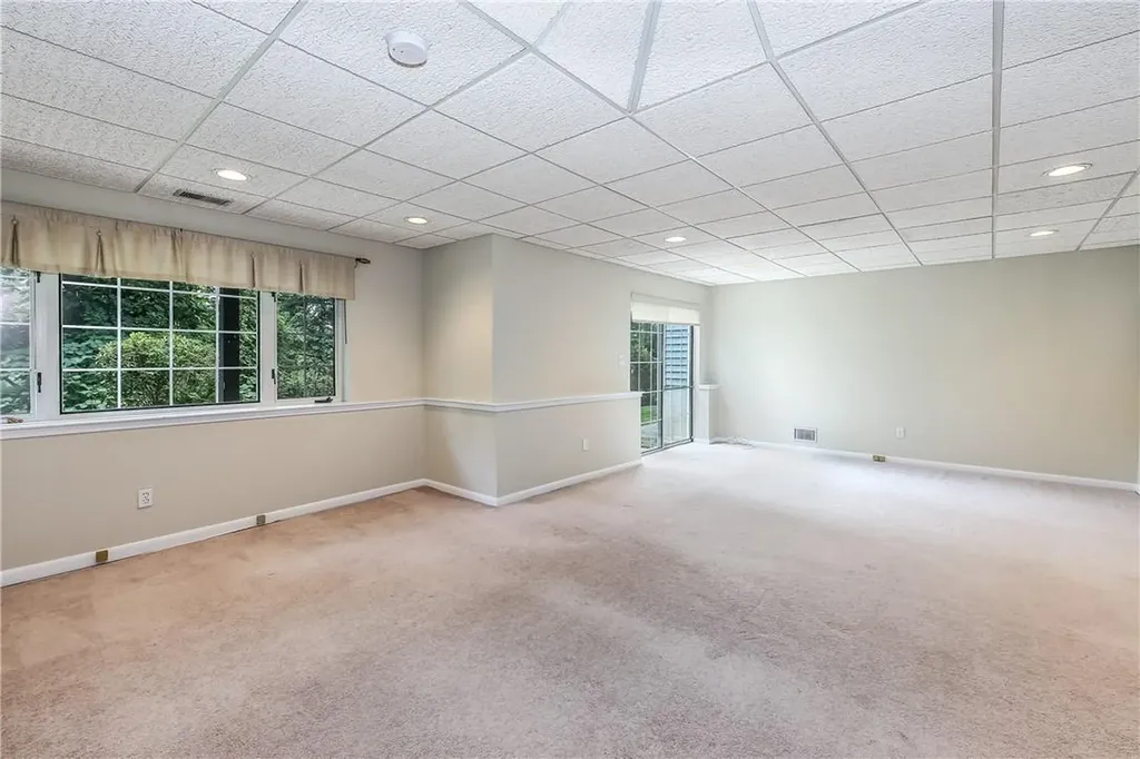 6 Pinewood Circle White Plains NY 10603