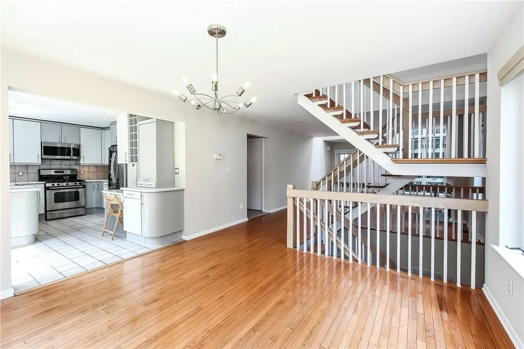 6 Pinewood Circle White Plains NY 10603