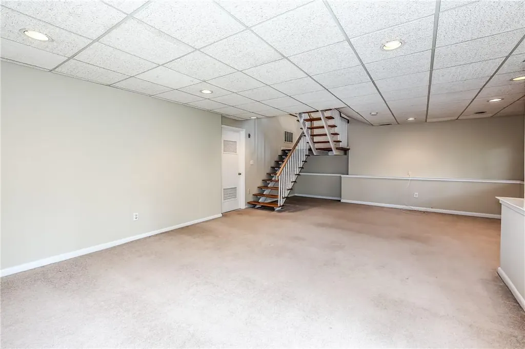 6 Pinewood Circle White Plains NY 10603