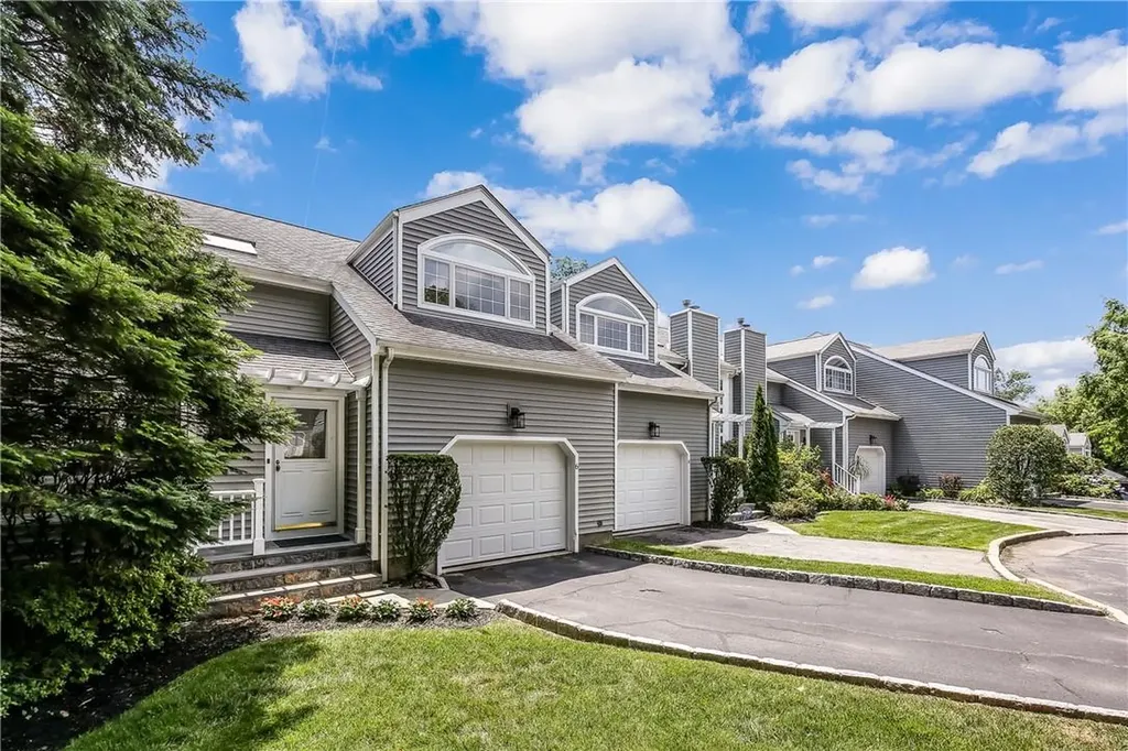 6 Pinewood Circle White Plains NY 10603