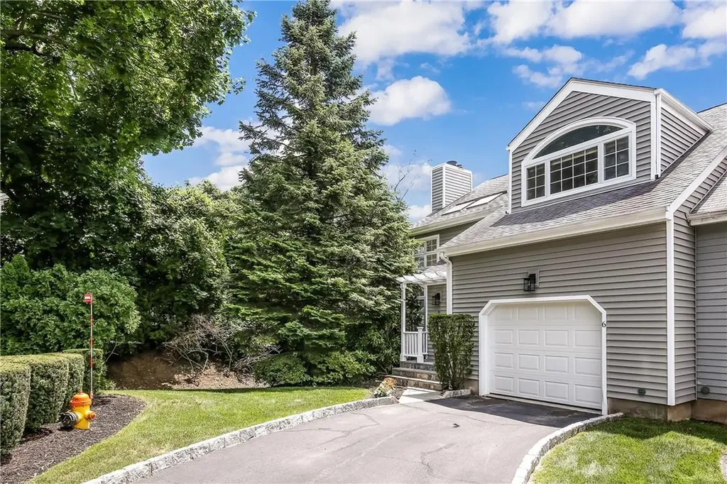 6 Pinewood Circle White Plains NY 10603