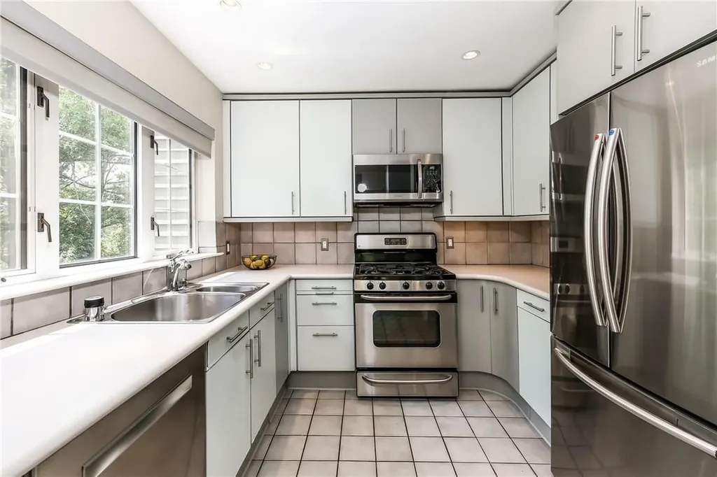 6 Pinewood Circle White Plains NY 10603