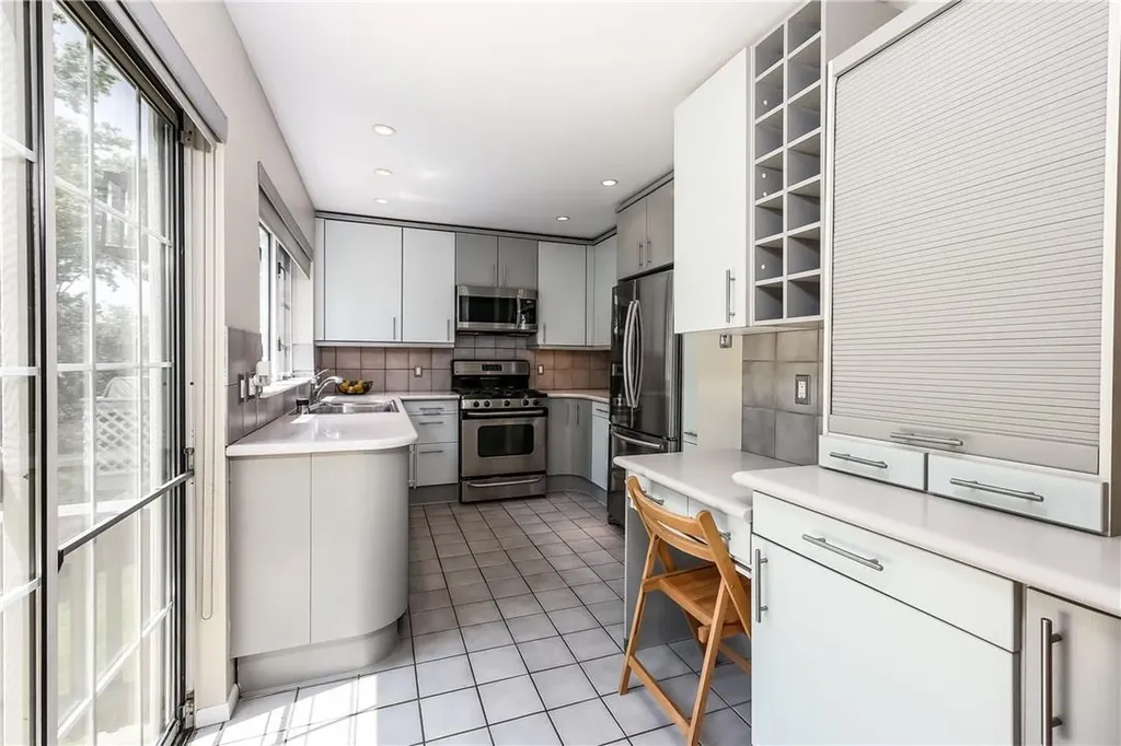 6 Pinewood Circle White Plains NY 10603