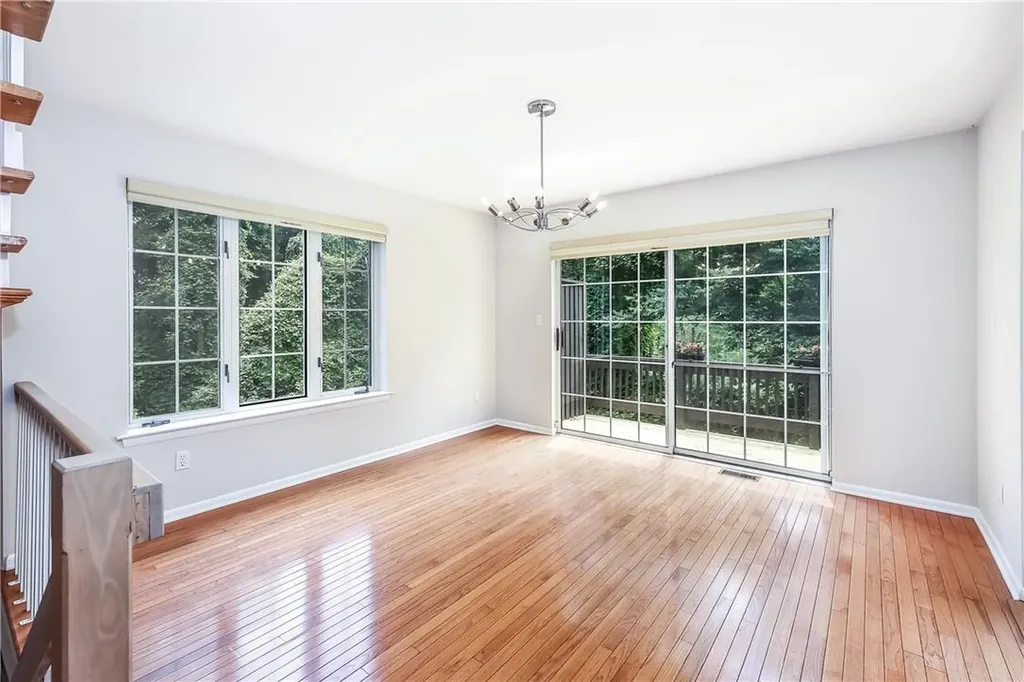 6 Pinewood Circle White Plains NY 10603