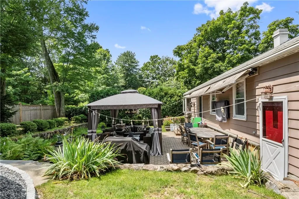 6 Osage Drive E Ossining NY 10562